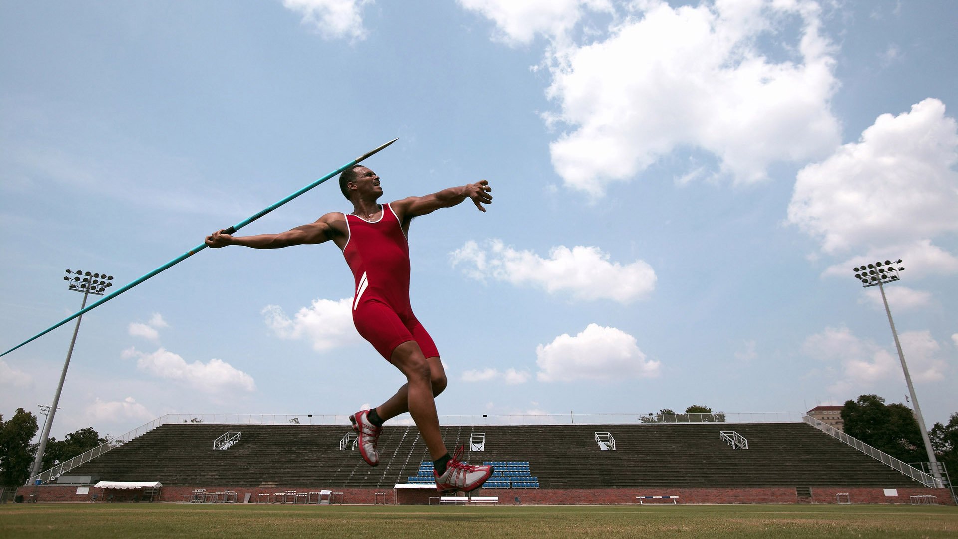 _硬地、草地、红土:不同场地对运动员的考验_,红土草地硬地网球一样吗